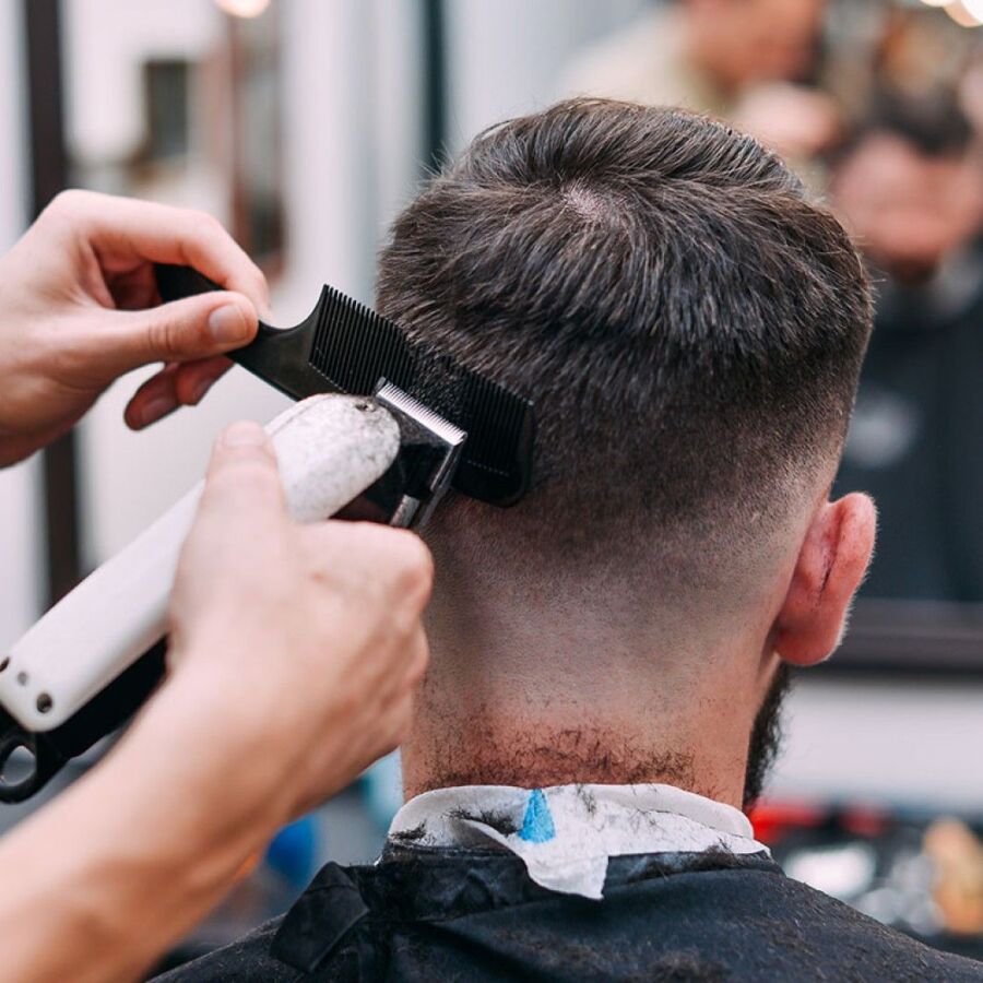 Coupe de cheveux homme dégradé cannes