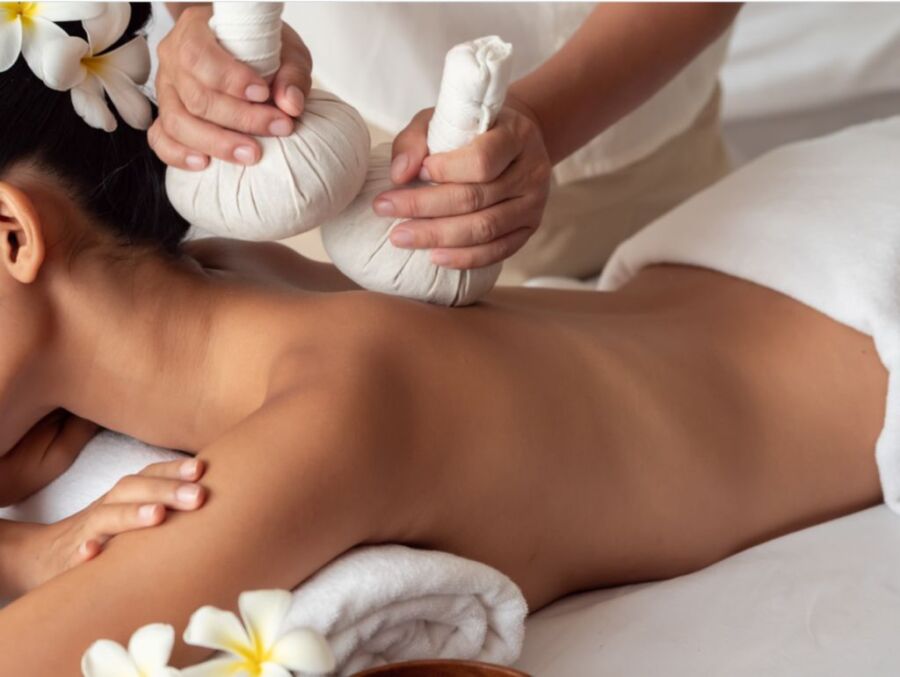 Massage balinais fleurs frangipanier