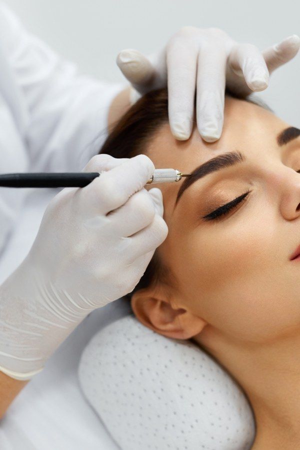 Microblading sourcils avant après