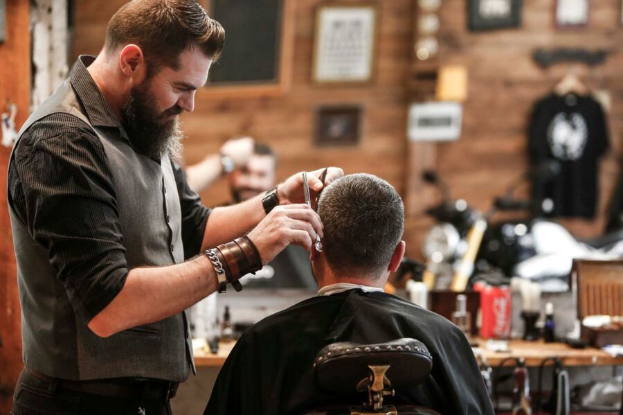 Trouver un coiffeur homme à cannes : conseils pour un style réussi chez body coiff